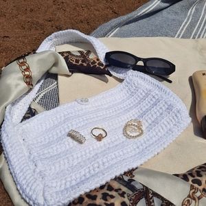 White shoulder purse